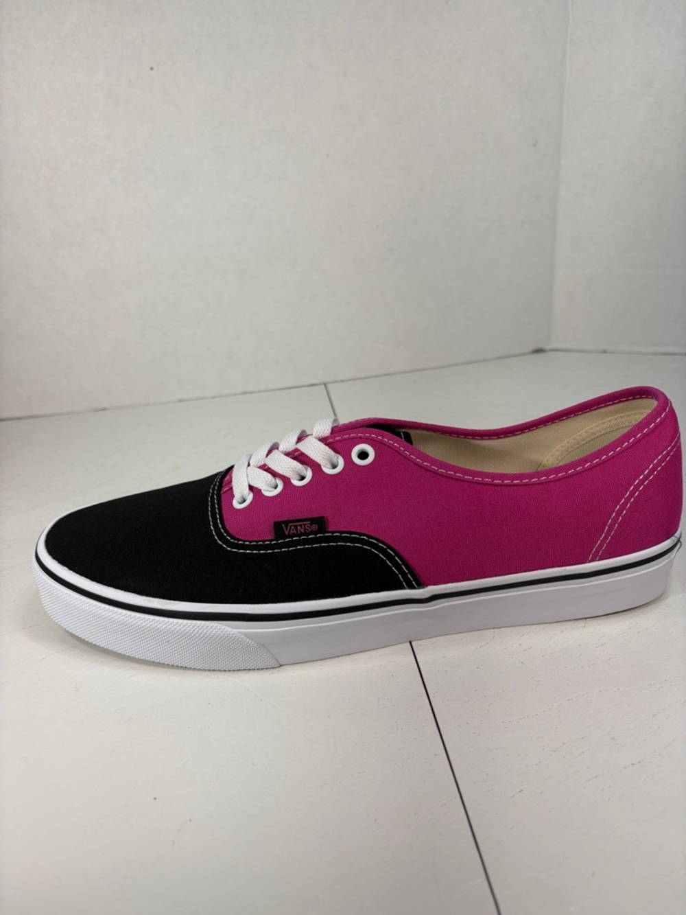 NWT Vans Authentic Low Top Sneakers in Pink and Black Men’s 10.5 - Picture 2 of 10